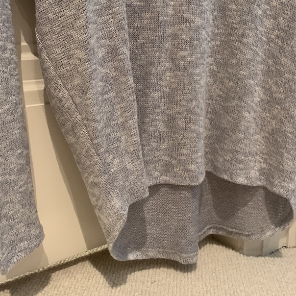Jolie Los Angeles. Grey Top. S. Knit - Picture 2 of 4
